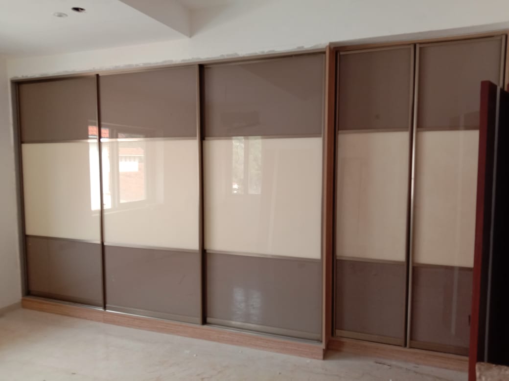 lowest-price-lacquer-glass-wardrobe-designs-in-gurgaon-gurugram-best-price-cheapest-price-glass-wardrobe-gurgaon-india